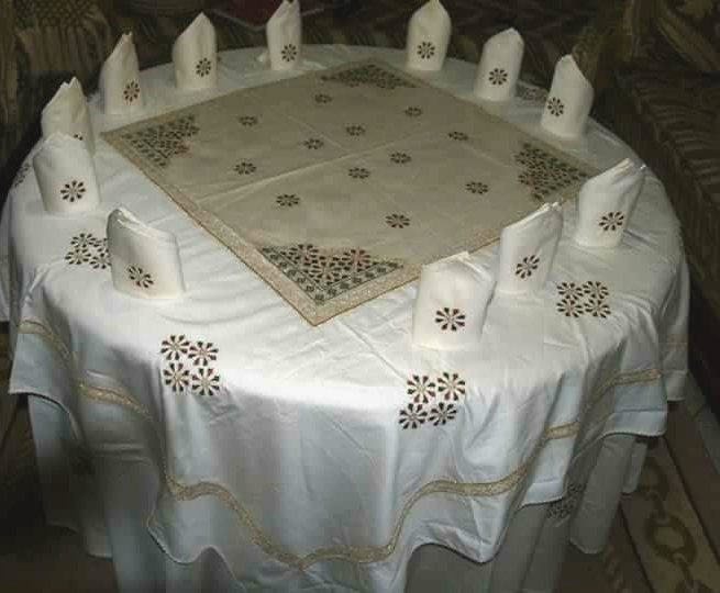 Nappe avec sous nappe brodé